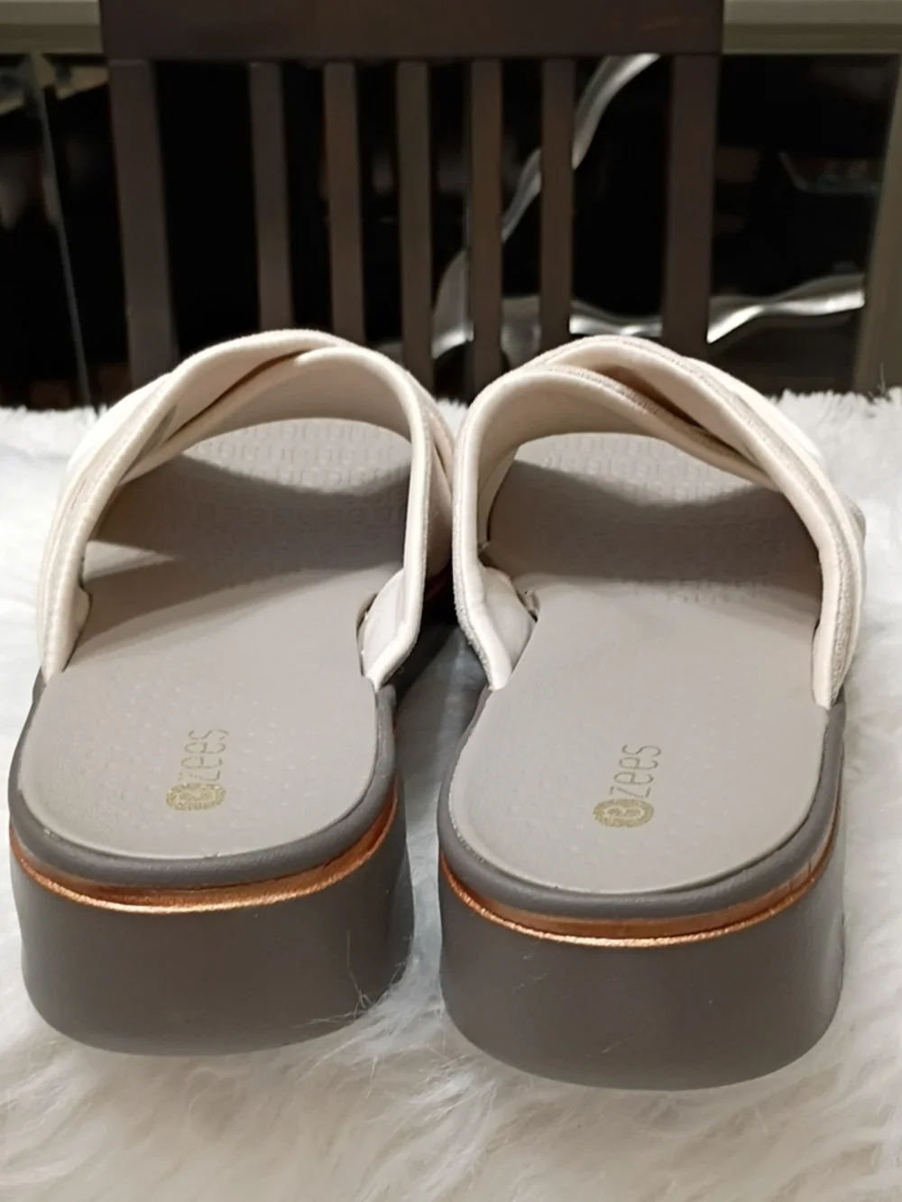 Bzees Take A Bow Cream Twisted Cross-Strap Slide Sandals Rose Gold Trim